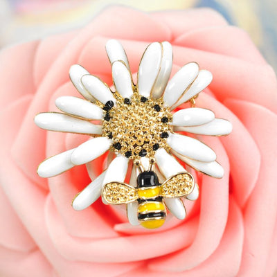 Gyn&Joy Golden Tone White Yellow Painted Enamel Bee Daisy Flower Collar Brooch Pin For Women